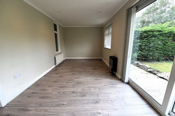 3 bedroom House in The Avenue, Leeds - Photo 1