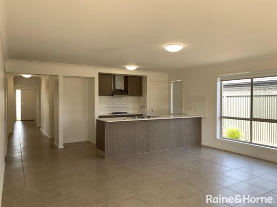 Spacious 4 Bedroom Family Home - Photo 1