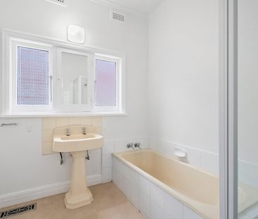 51 Spruzen Avenue, Kew East VIC 3102 - Photo 6