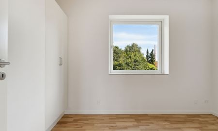 Moderne 3-vær. bolig på første sal i Tækkerhusene, Hillerød: Elevator og privat altan. Perfekt beliggenhed ved både natur og by liv - Foto 3