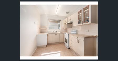 WELL PRESENTED AIR-CONDITIONED FAMILY HOME IN SOUGHT AFTER & CENTRAL LOCATION - Photo 3