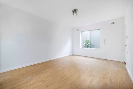 Bright and spacious studio apartment - Photo 3