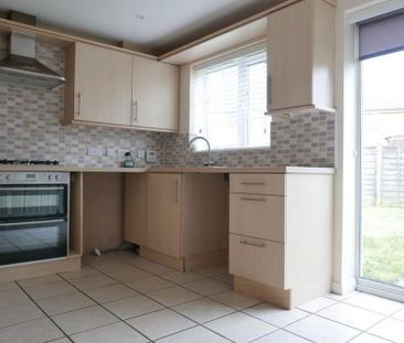 3 bedroom semi-detached house to rent - Photo 6