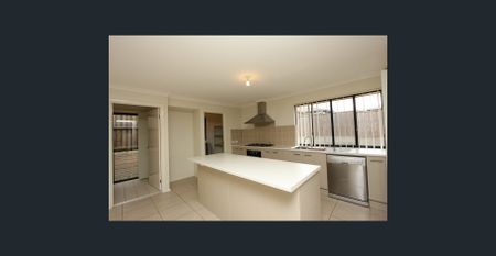 "Large Family Home" - Photo 5