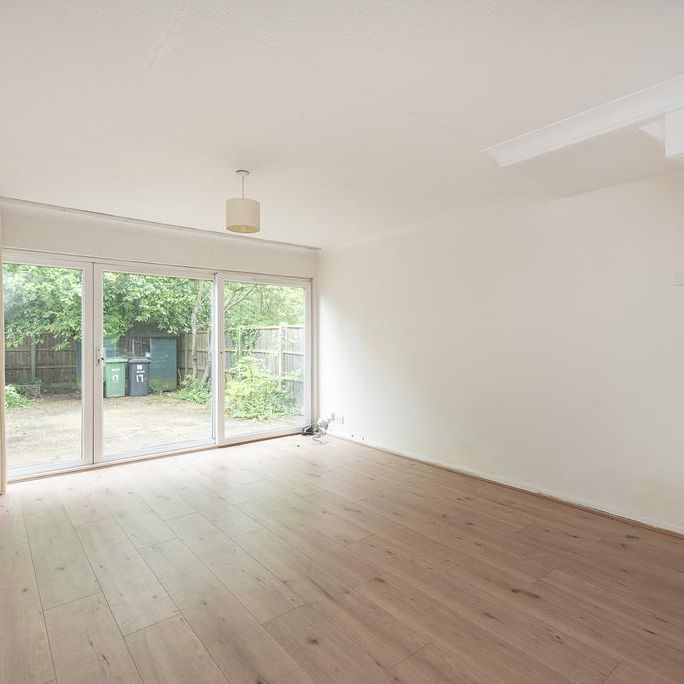 3 bedroom end of terrace house to rent - Photo 1