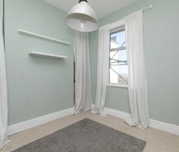 3 bedroom flat to rent - Photo 6