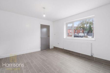 4 bedroom property to rent - Photo 2