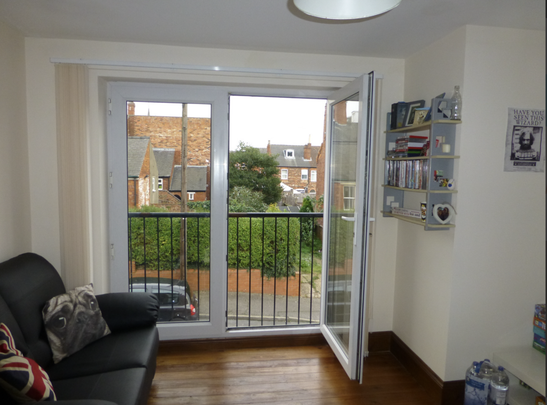 2 bedroom flat to rent - Photo 1