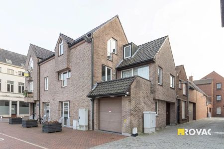 Ruim duplex appartement (+/- 106 m²) op de 1ste verdieping met terras in centrum van Izegem - Photo 4