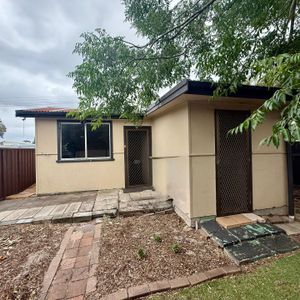 One-Bedroom Granny Flat with Private Courtyard - Photo 3