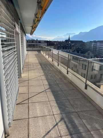 Magnifique appartement très lumineux de 4,5 p. au dernier étage, superbe vue sur le lac et le Lavaux. - Photo 2