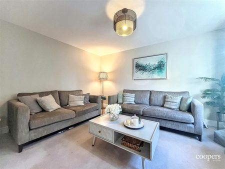 Cunningham Drive, Ickenham, UB10 - Photo 4