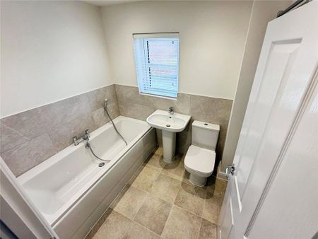 3 bedroom semi-detached house to rent - Photo 5