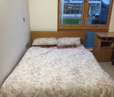 2 Bed Flat, Hannover Quay, BS1 - Photo 2