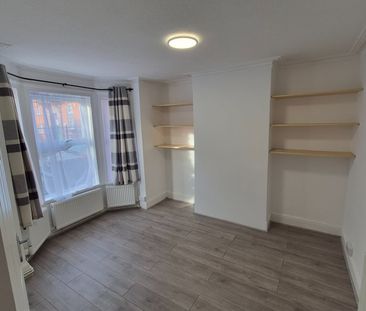 3 Bed Terraced House, Wilson Road, RG30 - Photo 1