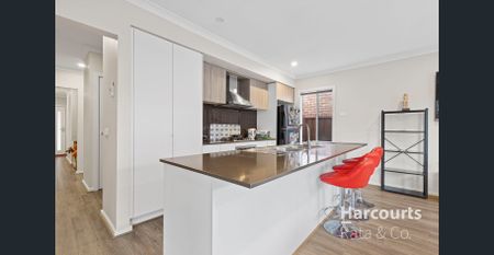 Stunning and Modern 3-Bedroom Home in Heart of Mickleham! - Photo 4