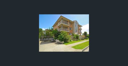 One Bedroom Air Conditioned Unit Close To Beach!! - Photo 4