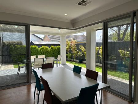 “Stunning like new, high quality 3 bedroom family home.” - Photo 2