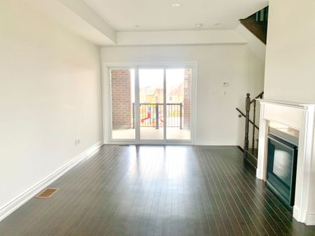 For Lease - 10 Oakmore Lane, Brampton, Ontario - Photo 2