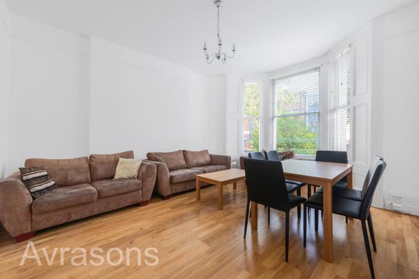 4 bedroom flat to rent - Photo 1