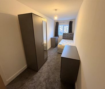 5 bedroom flat to rent - Photo 5