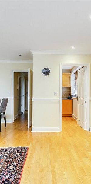 2 bedroom flat in 97 West Hill - Photo 1