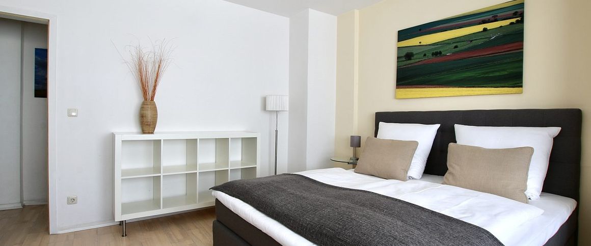 Modern möbliertes Apartment mit Aufzug im Herzen von Köln - Photo 1