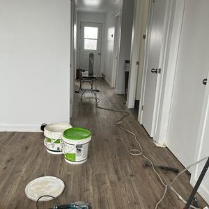 3 Bedrooms 1 Bathroom - Apartment - Photo 2