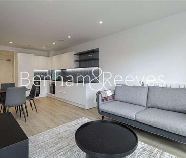 Gilham House, Southlake Road, London, SE28 - Photo 1