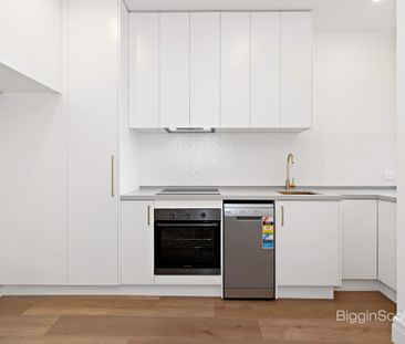 BEAUTIFULLY RENOVATED APARTMENT IN THE HEART OF BENTLEIGH! - Photo 3