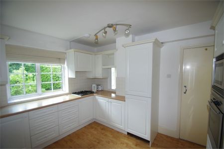 3 bedroom | Detached house - Photo 5