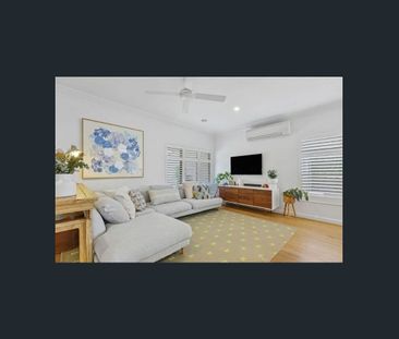 STYLISH FAMILY HOME - Photo 2
