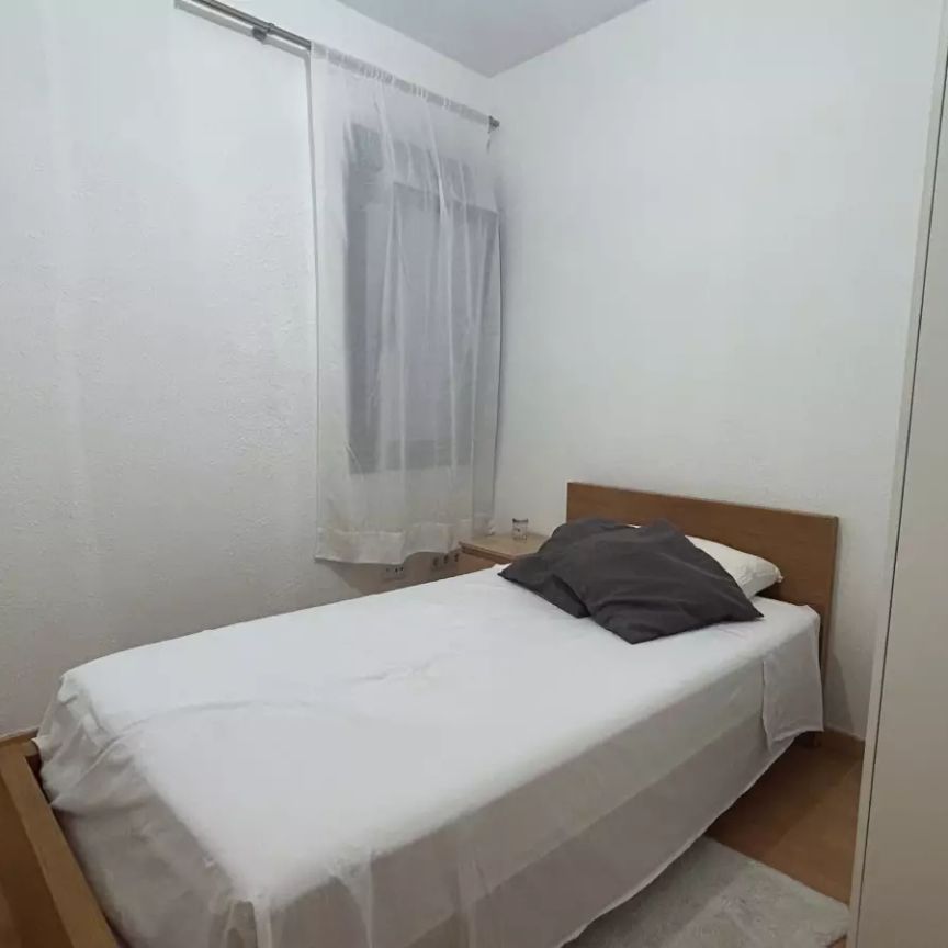 Rooms for rent in 2-bedroom apartment in Ciutat Vella - Foto 1