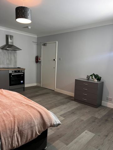 Bournemouth Road, Poole, Dorset, BH14 - Photo 2