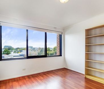 ONE BEDROOM APARTMENT IN CENTRAL LOCATION - Photo 3