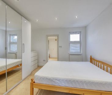 4 bedroom semi-detached house to rent - Photo 3