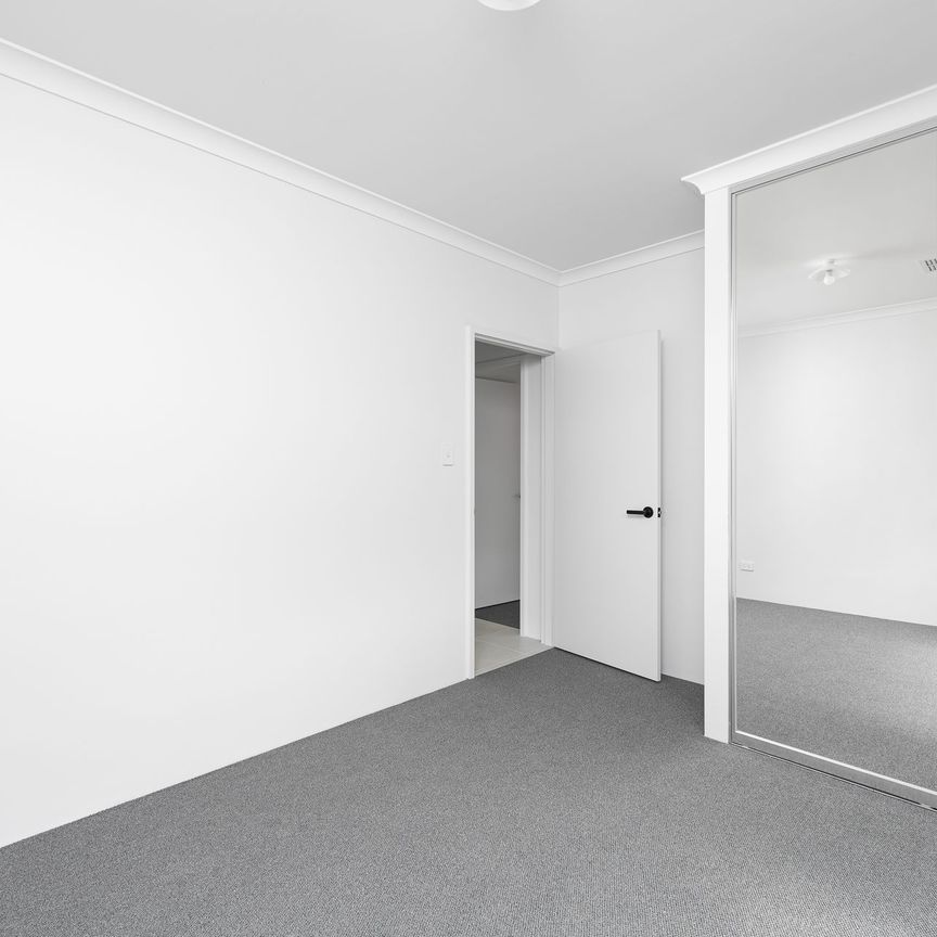 Great Size Family Home with Theatre Room &commat; &dollar;750 Per Week - Photo 1