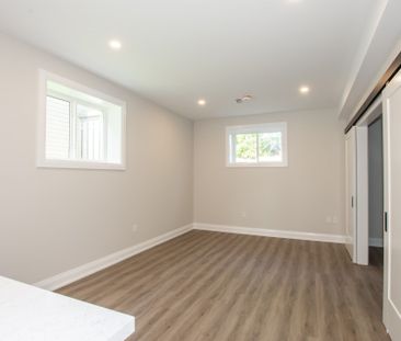 **NEWLY RENOVATED** 1 Bedroom Lower Unit in Welland!! - Photo 6