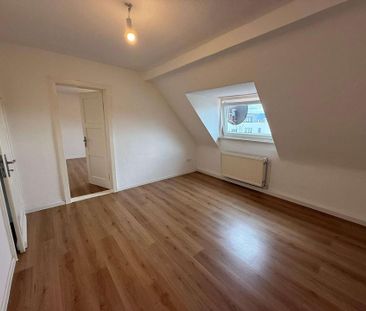 Großzügige 3-Zimmer-Dachgeschosswohnung in sehr guter, zentraler Wo... - Photo 1