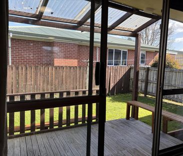 Unit Living - Photo 3