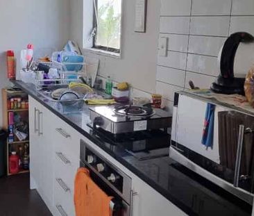 Tidy 2 bedroom - Photo 3