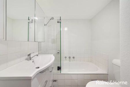 Apartment with 1 bedroom, 1 bathroom & parking for 1 car - Photo 5
