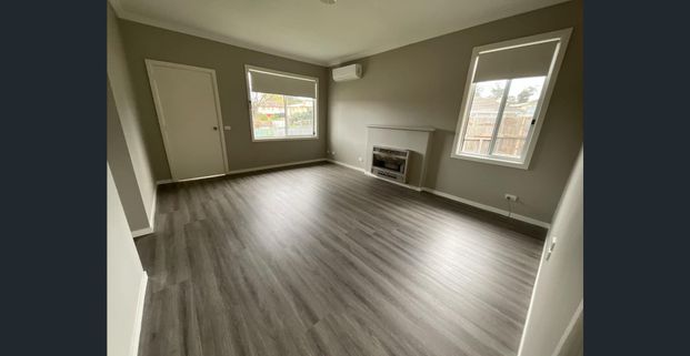 Fully renovated 4 bedroom home - Photo 1