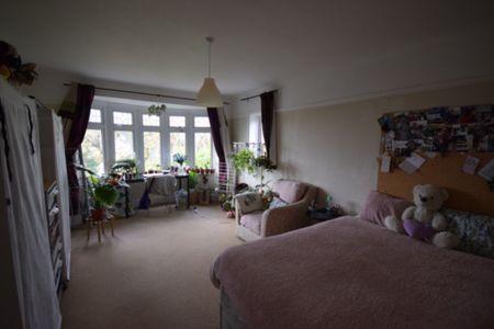 2 Bedroom Flat To Rent in Moordown - £1,150 pcm Tenancy Info - Photo 4