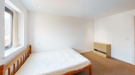 2 bedroom ground floor flat to rent - Photo 3