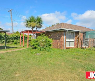 Family Home in Great Location! - Photo 1