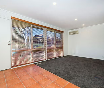 Convenient Living in a Quiet Garran Street! - Photo 4