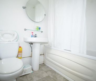 3 bedroom terraced house to rent - Photo 4