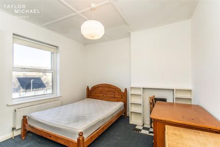 5 bedroom semi-detached house to rent - Photo 2