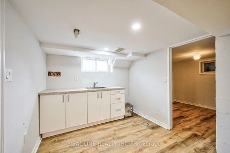 Property For Lease | W9239314 - Photo 5